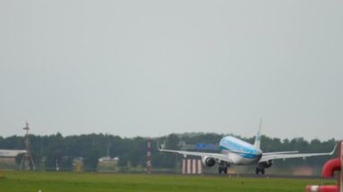 Uçak kalkıyor, uzun atış.