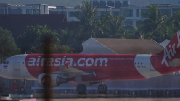 Aereo Asia all'aeroporto di Phuket — Video Stock