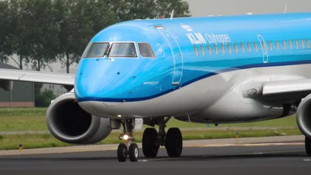 KLM Cityhopper Nahaufnahme Vorderseite — Stockvideo
