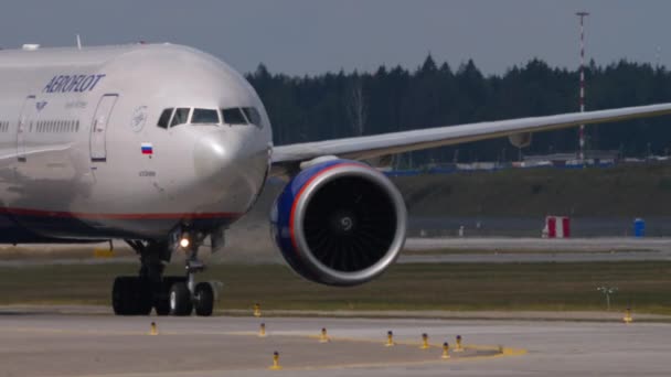 Boeing 777 Aeroflot vue de face — Video