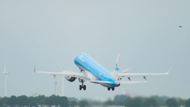 KLM航空公司的飞机起飞 — 图库视频影像