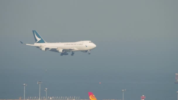 Boeing 747-es rakomány közeledik. — Stock videók
