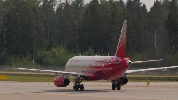 Airline Rossiya on the airfield — Stock Video