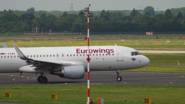 Airbus A320 Eurowings on taxiway — стокове відео