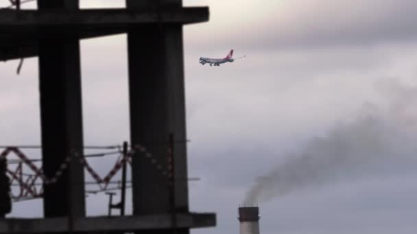 Boeing 747 Cargolux приближается — стоковое видео