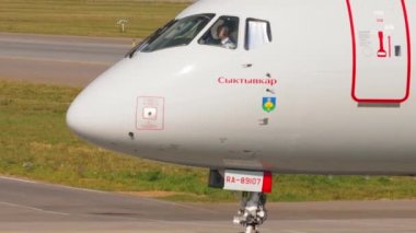 Sukhoi Superjet 100 kokpit.