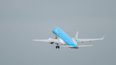 KLM uçakları tırmanıyor