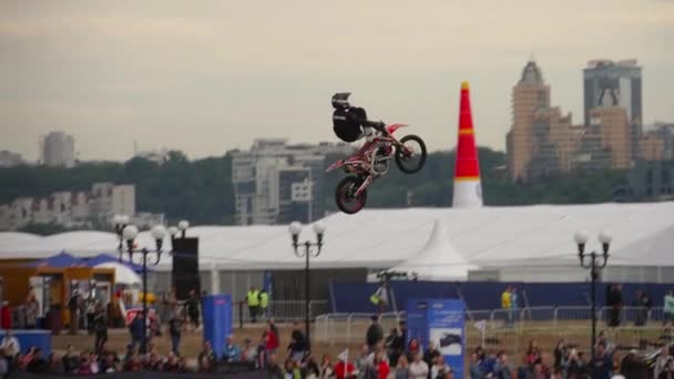 Jumping motorcycles, Red Bull — Stock Video