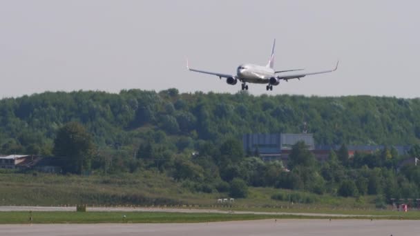Боїнг 737 приземлення аерофлоту — стокове відео