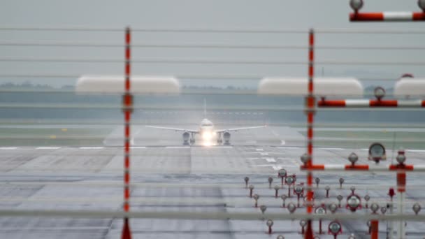 飞机起飞，前视镜 — 图库视频影像