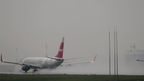Nordwind acelerando para decolagem — Vídeo de Stock