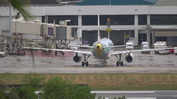 Bangkok Airways taxiing, vista trasera — Vídeos de Stock