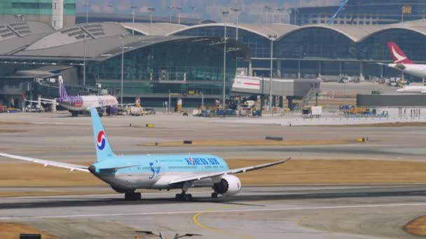 Flyvemaskine af Korean Air start – Stock-video
