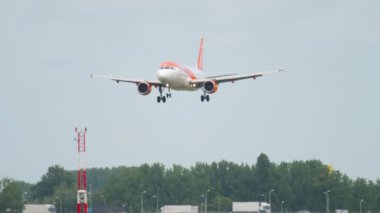 Uçak Kolay Jet İniş