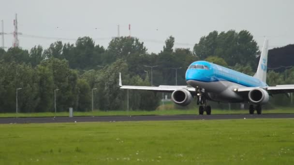 KLMブレーキの旅客機 — ストック動画