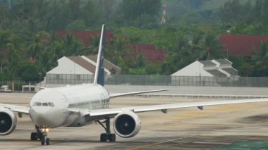 Havaalanındaki uçak.