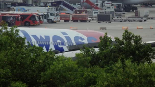 Airbus Edelweiss, Phuket Havaalanında. — Stok video