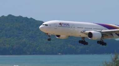 Tayland Havayolları Phuket 'e indi.