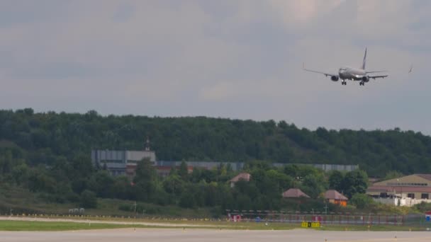 Landing van Boeing 737 Aeroflot — Stockvideo