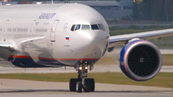 Boeing 777 Aeroflot vue de face — Video