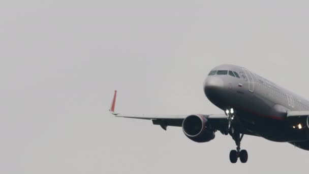Airbus 320 Aeroflot overhead — Stok Video