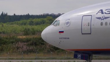 İnişten sonra Boeing Aeroflot taksileri