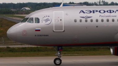 Aeroflot uçak taksisi, yaklaşın.
