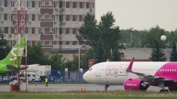 Wizz Air maskapai penerbangan murah — Stok Video