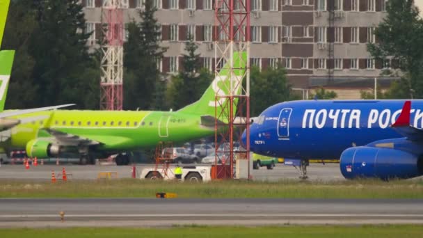 Avião com livery russo Post — Vídeo de Stock