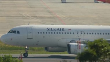 Silkair yolcu otobüsü hızlanıyor