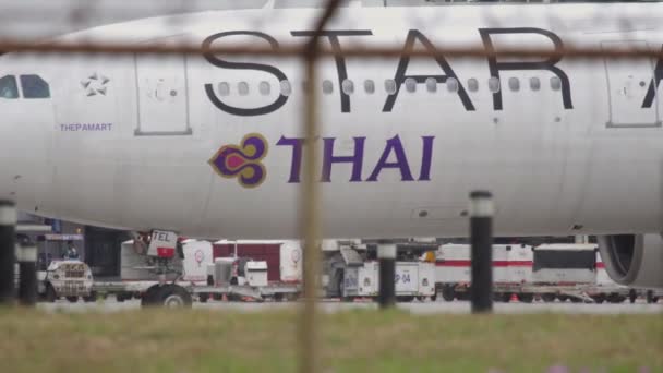 Gros plan de l'avion, aérodrome — Video