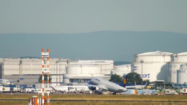 Airplane Lufthansa take off — Stockvideo