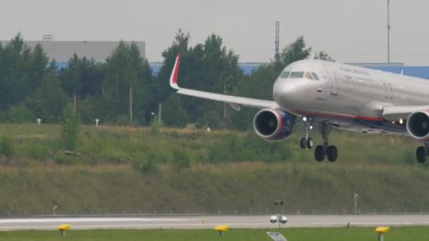 Airbus A320 Aeroflot inişi — Stok video