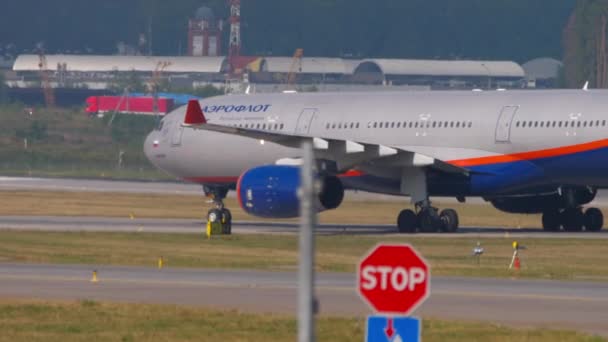 Passenger airplane Aeroflot — Stock Video