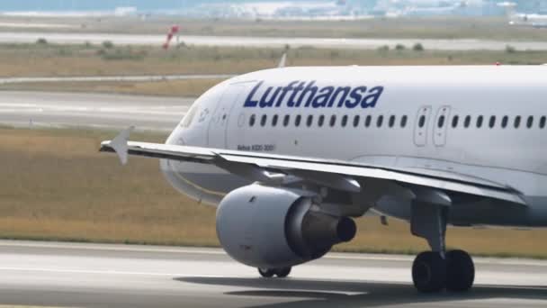 Airbus Lufthansa runway — 图库视频影像