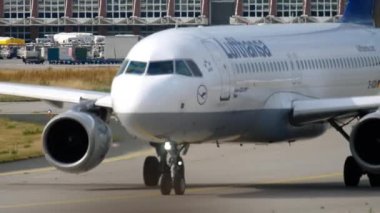 Lufthansa uçağı takside.