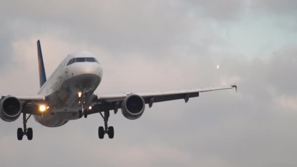 Airbus A320 Lufthansa vole — Video