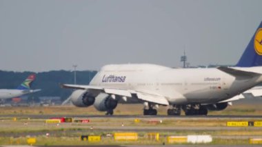 Boeing 747 Lufthansa, rear view