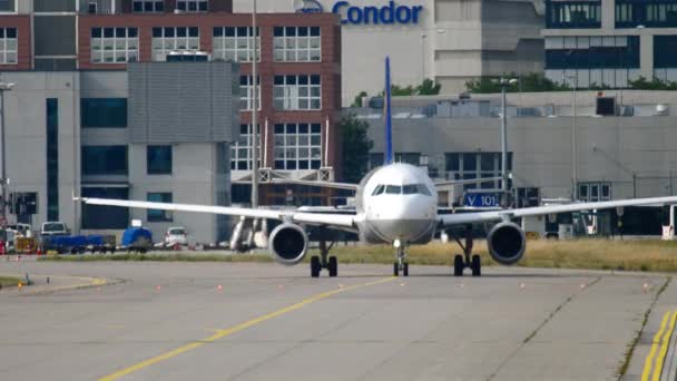 Airbus 320 Lufthansa front view — Video