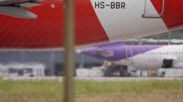 Close-up, AirAsia on the runway — Stockvideo