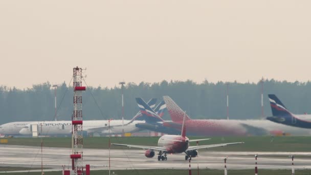 Airplane of Rossiya take off — Stok video