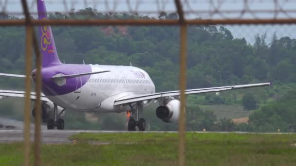 Airbus A320 Thai take off, rear view — стоковое видео