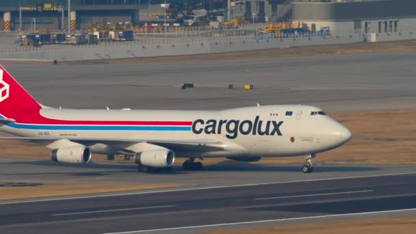 Boeing 747 Cargolux en pista — Vídeos de Stock