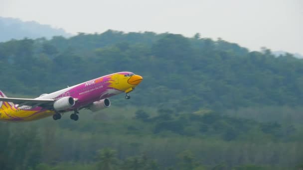 Boeing 737 Nok Vzlet vzduchem — Stock video