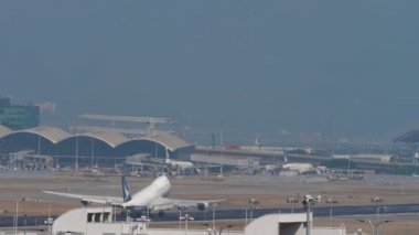 Boeing 747 Cathay Pacific havalandı.