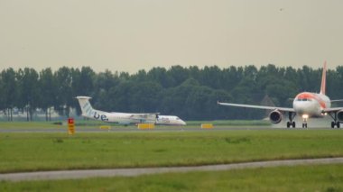 Jet uçağı. Kolay Jet kalkışı.