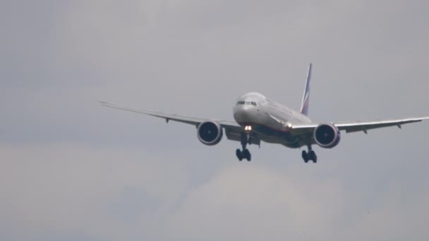 Boeing 777 Aeroflot vuela — Vídeo de stock