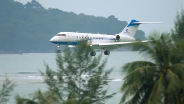 Private plane Bajaj flies — Stock Video