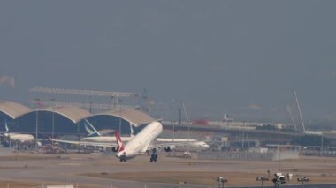 Cathay Dragon uçağı havalandı.