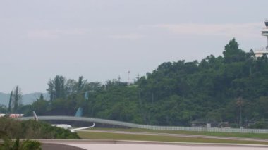 Uçak Airbus 350 tırman.